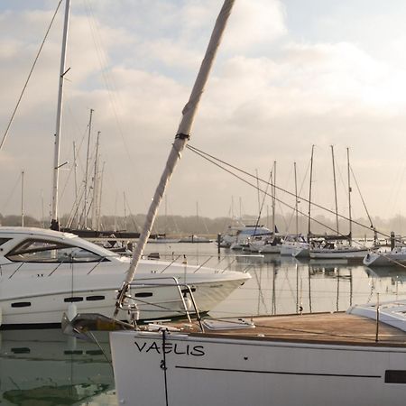 Irenic Lodge Netley Bagian luar foto